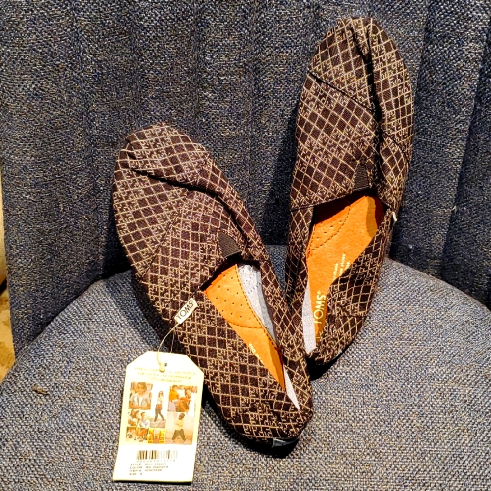Toms Size 8 Black Diamond shoes